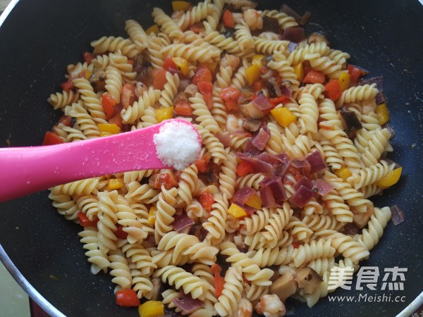 Spiral Pasta with Bell Peppers recipe