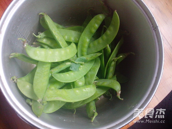 Stir-fried Lean Pork with Snow Peas recipe