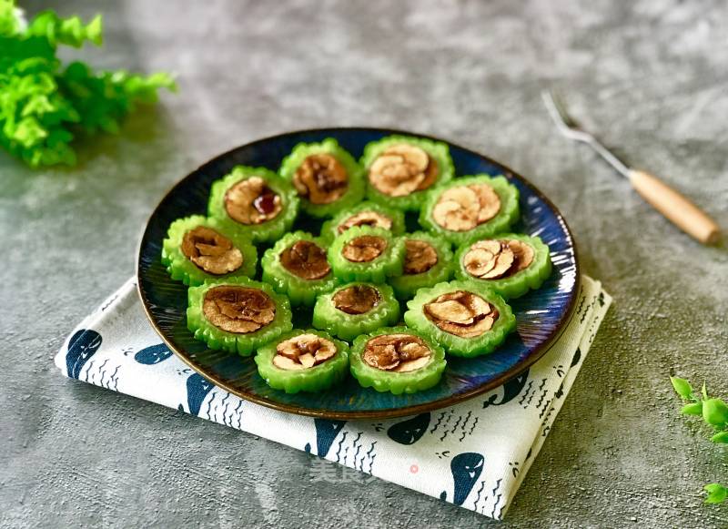Stuffed Bitter Gourd with Red Dates recipe