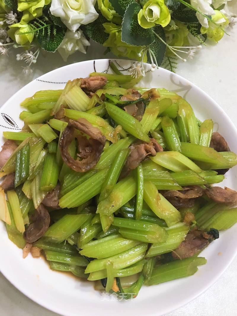 Stir-fried Celery with Sausage recipe