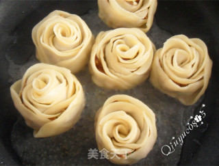 #trust之美#romantic Rose Fried Dumplings recipe