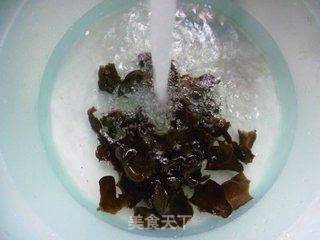 Black Fungus Mixed with Watermelon Rind recipe