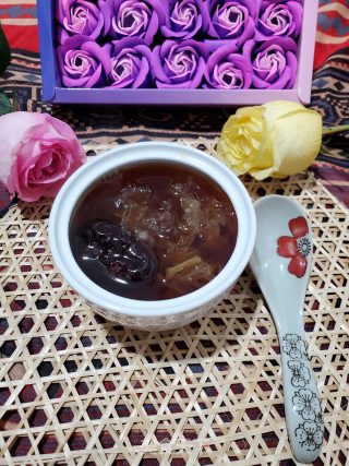 Brown Sugar Stewed Red Dates and White Fungus recipe