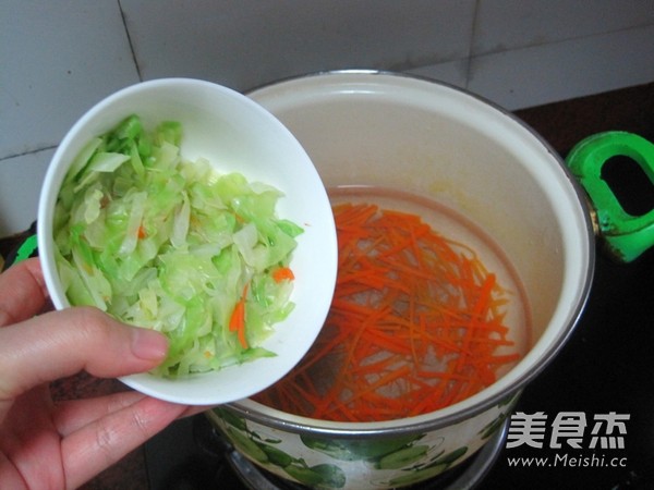 Seasonal Vegetable Egg Noodles recipe