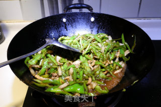 Fried Noodles with Green Pepper and Pork recipe