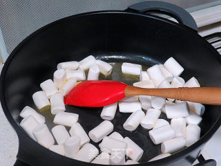 Good Souvenirs for Visiting Relatives and Friends During The Spring Festival [snowflakes Cake] recipe