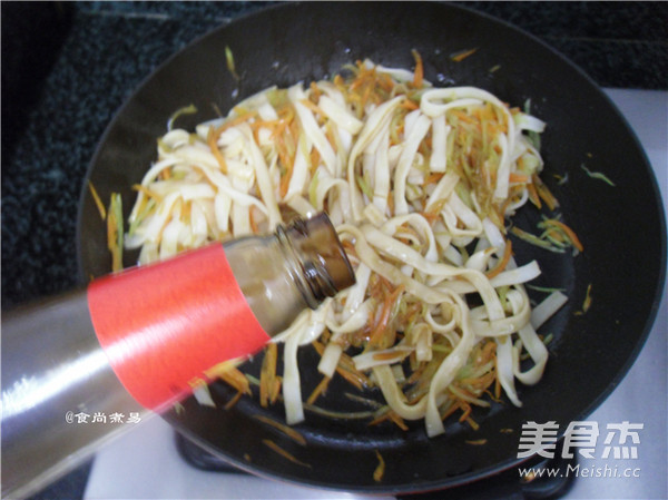 Stir-fried Hor Fun with Three Silks recipe