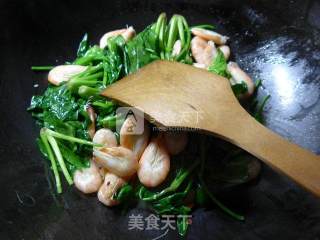 Stir-fried Spinach with Jiangbai Shrimp recipe