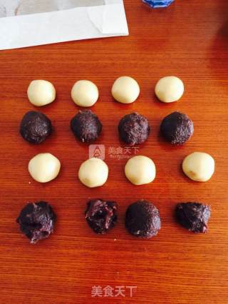 Bean Paste Mooncakes recipe