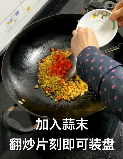 Stir-fried Soybean Sprouts with Its Delicious Licking Plate recipe