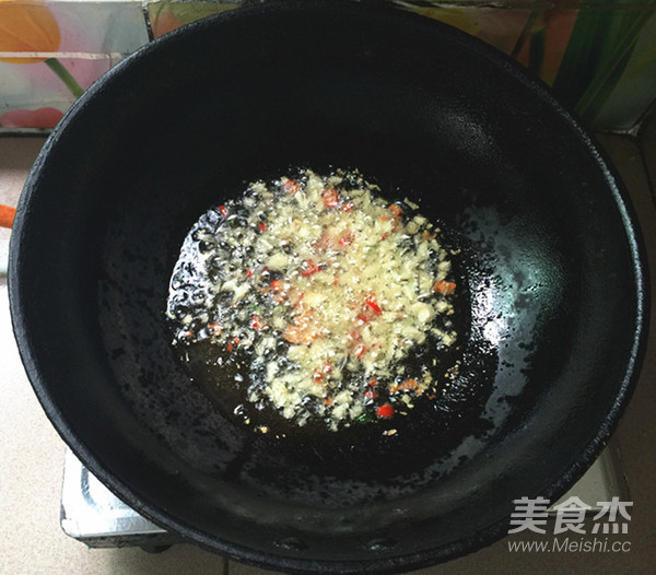 Enoki Mushroom Stir with Black Fungus recipe