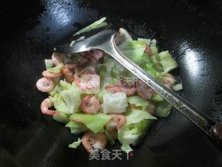 Stir-fried Sea Prawns with Cabbage recipe