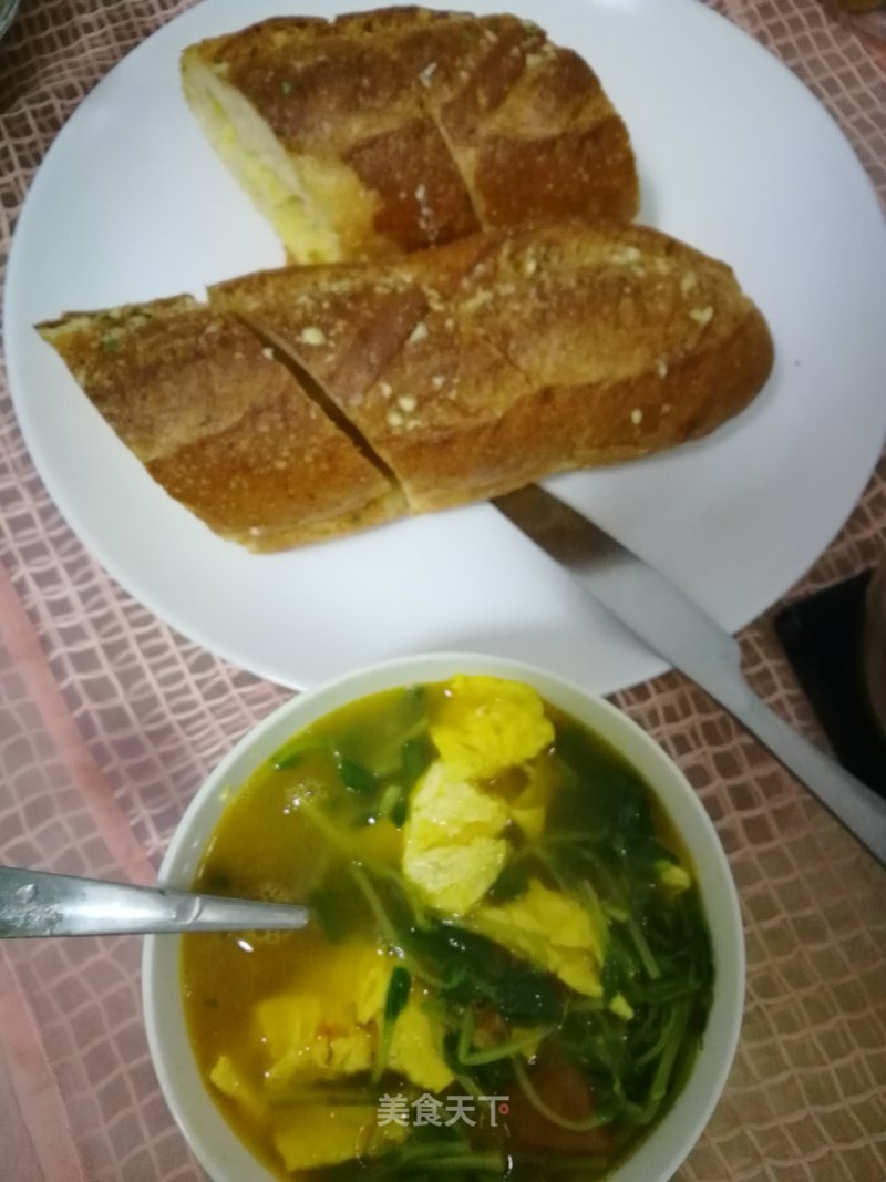 Garlic Bread and Curry Egg Bean Sprout Soup recipe