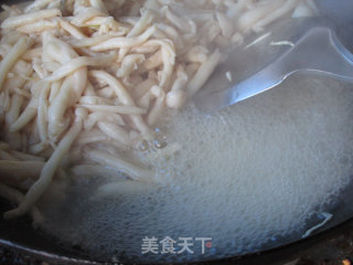 Stir-fried White Jade Mushroom with Red Wine recipe