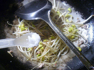 Stir-fried Soy Sprouts with Scallion and Minced Pork recipe