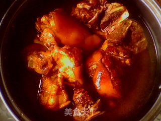 Stewed Pig's Trotter with Yellow Flower Wolfberry recipe