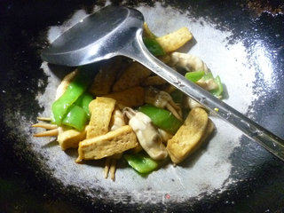 Stir-fried Tofu with Green Pepper Razor Clams recipe