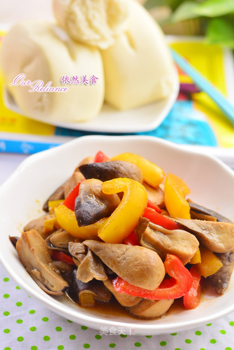 Vegetarian Dishes are Also Nutritious--sweet Pepper and Straw Mushrooms recipe