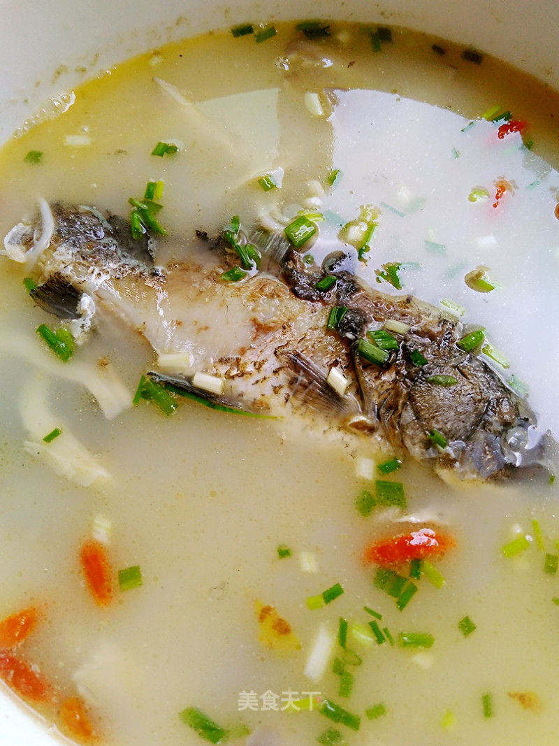 Fresh Oyster Mushroom and Crucian Carp Soup recipe