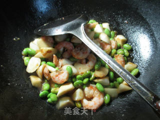 Stir-fried Edamame with Shrimp and Zizania White recipe