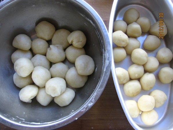 Crispy Onion Ham Mooncakes recipe