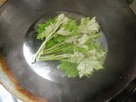 Fried Rice with Young Mugwort Leaves recipe