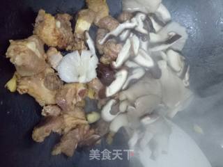 Stir-fried Mushroom with Pork Ribs recipe