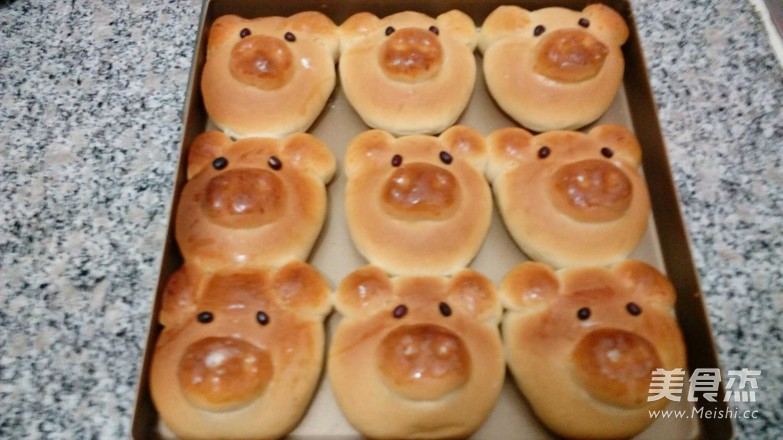 Piggy Bean Paste Bread recipe