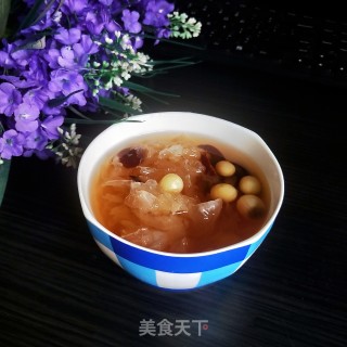 Summer Dessert——red Dates, Tremella and Lotus Seed Soup recipe