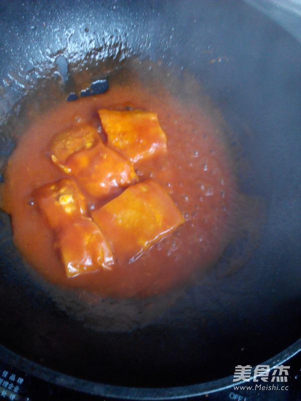 Salmon with Tomato Sauce recipe