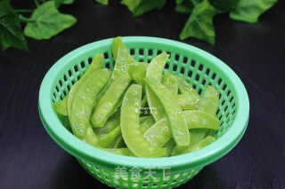Fried Fungus with Snow Peas recipe