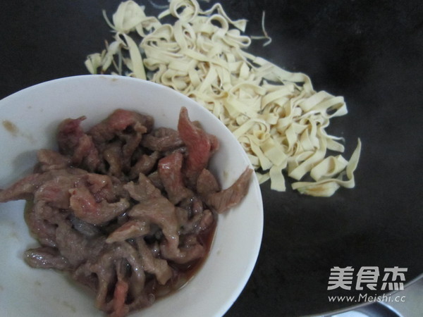 Golden Needle Stewed Trotter recipe