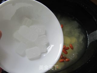 Saponin Rice, White Fungus and Lotus Seed Soup recipe