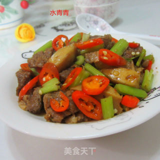 Stir-fried Beef Brisket with Chili Celery recipe