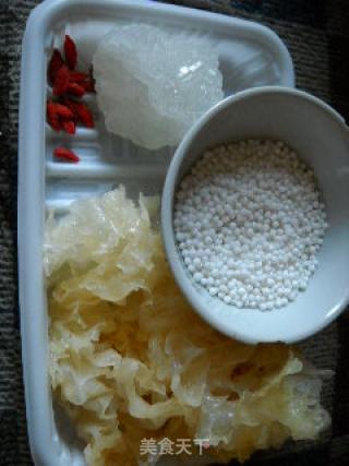 Chinese Wolfberry and Sago White Fungus Soup recipe