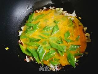 #团圆饭# Fried Egg with Fried Snow Peas recipe