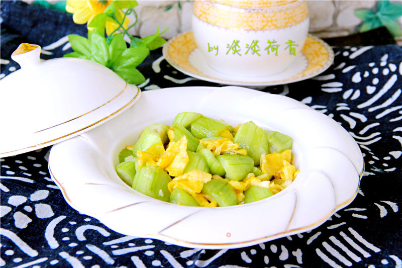 Scrambled Eggs with Loofah recipe