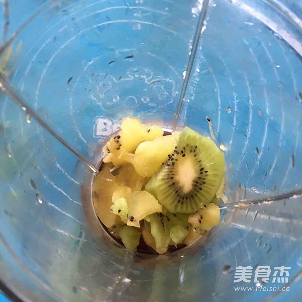 Banana Kiwi Smoothie recipe