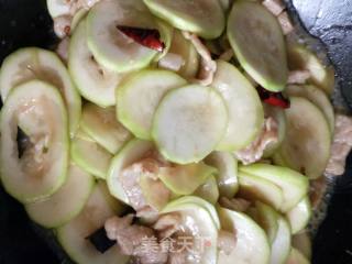 Stir-fried Vegetable Gourd with Meat recipe