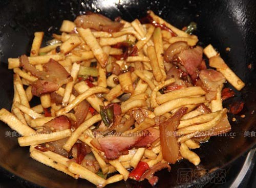 Stir-fried Bacon with Dried Radish recipe