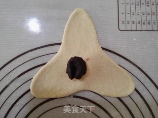 Brown Wheat Red Bean Triangle Bun recipe