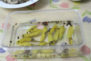 Gluttonous Snacks: Chicken Feet with Pickled Peppers recipe