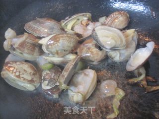 Fried Noodles with Fresh Vegetables and Seafood recipe