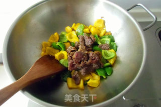 Stir-fried Beef with Bell Pepper recipe