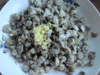 Scrambled Eggs with Clams recipe