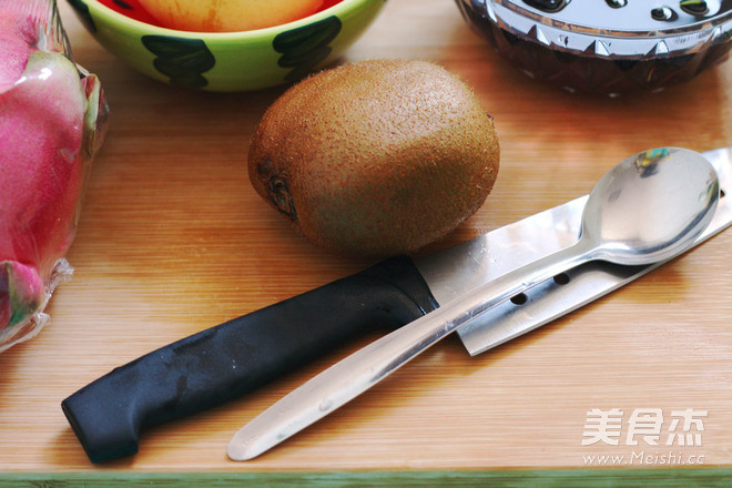 Yogurt Fishing [with Washed Mulberries without Fading, Kiwi Fruit is Dug Out Completely recipe