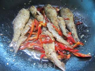 Hakka Dishes ------ Dry-boiled Little River Fish recipe