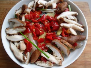 Steamed Cod with Mushrooms and Chopped Pepper recipe