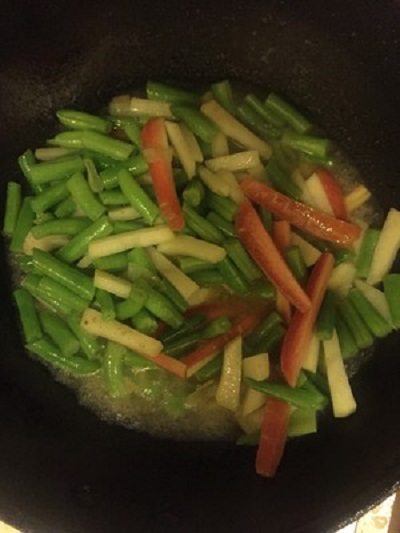 Practice Training on Stewed Noodles with Potatoes and Beans recipe