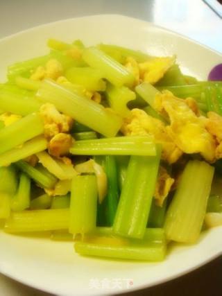 Scrambled Eggs with Celery recipe